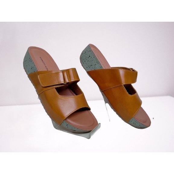  sandal  yongki  komaladi  IMO 242221D20 TAN sandal  wanita 