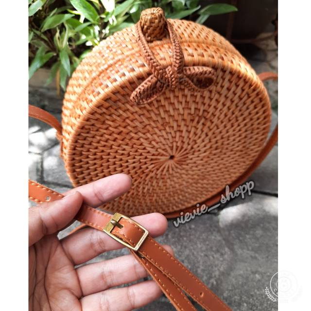 [BISA COD] TERMURAHHH !!!! TAS ROTAN RAISA SIZE M TALI ADJUST