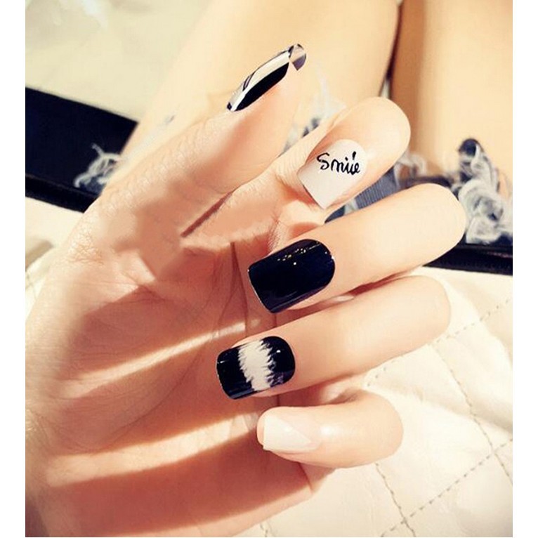 NAIL ART - 24Pcs Kuku Palsu French black white sudah dengan Lem