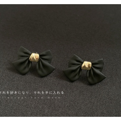 Anting Mutiara Desain Simple Untuk Wanita