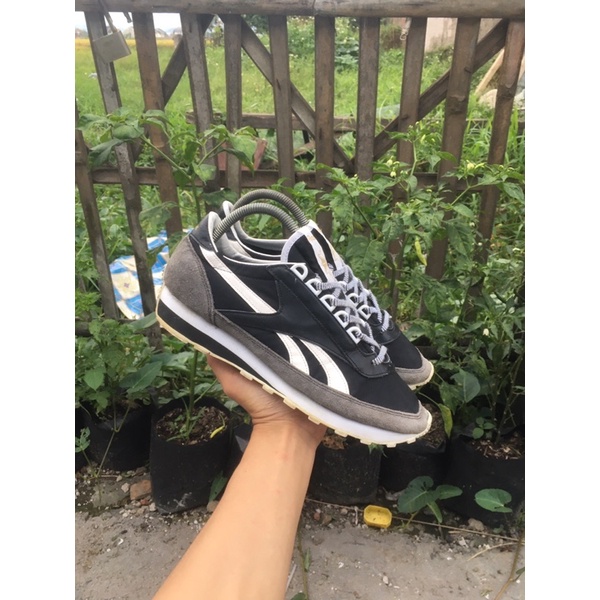 reebok aztec black white