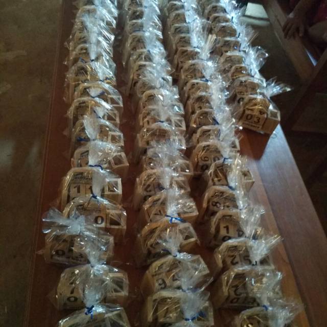 

kalender abadi tempat pensil