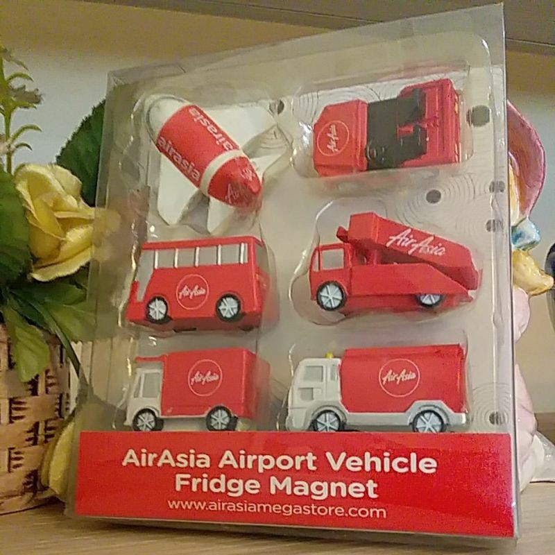 Souvenir magnet Airasia