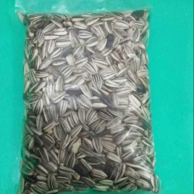 

Kuaci hitam,biji matahari