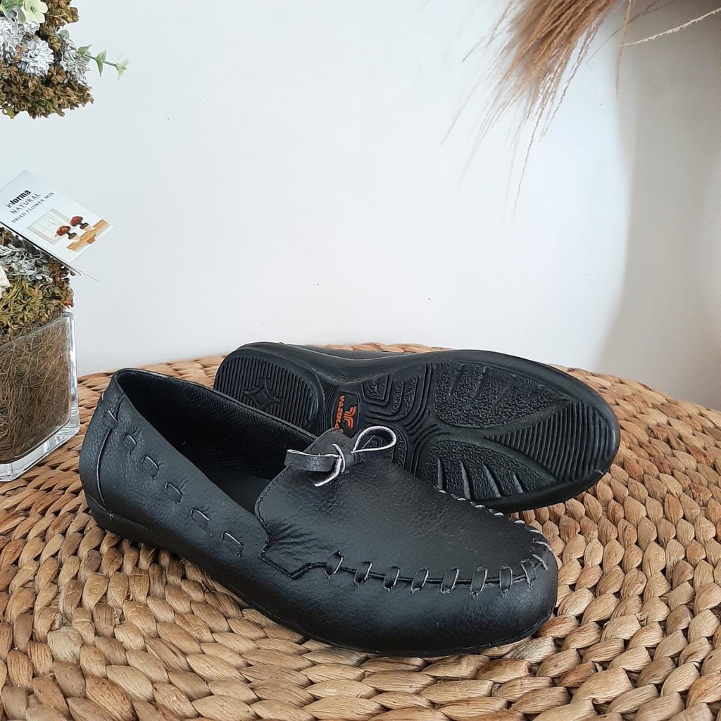 Sepatu Kulit Wanita Papirut Asli Garut Warna Hitam dan Putih