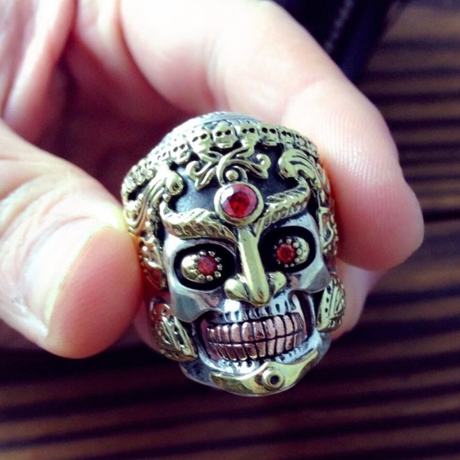 SEUSUK  Cincin Stainless Steel Motif Kepala Tengkorak Warna Gold untuk Pria