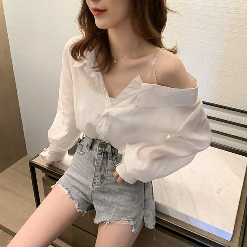 2022 musim semi dan musim gugur baru versi Korea longgar dan tipis off-the-shoulder kemeja tipis dewi desain sense niche sexy white top