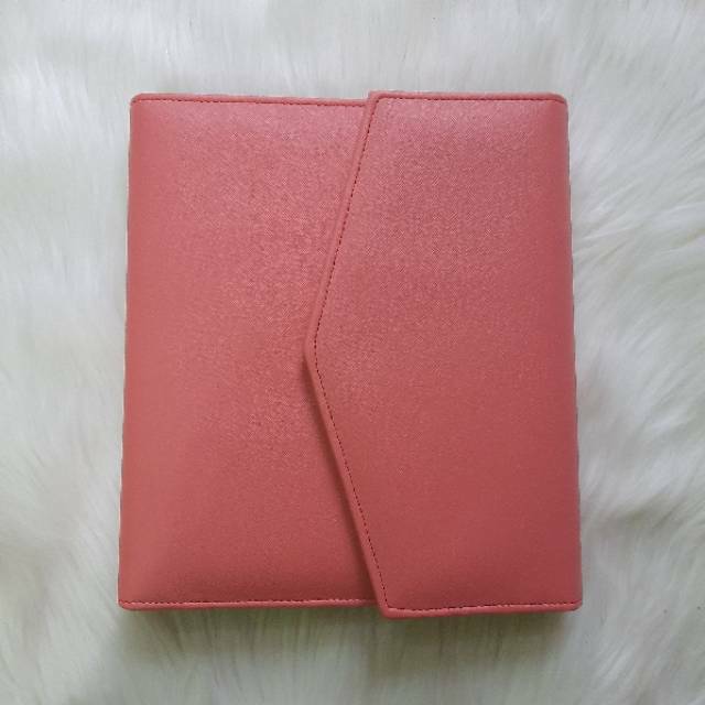 

Binder Amplop Polos Fiber Leather B5 (26ring)