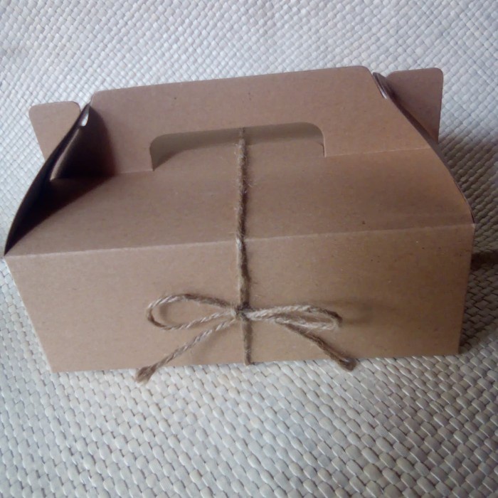 

NEW TAS GABLE BOX PACKING KERTAS BROWNKRAFT 280gr 20 X 13 X 7,5 cm + TALI