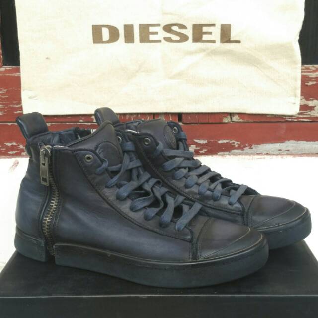 Sepatu diesel