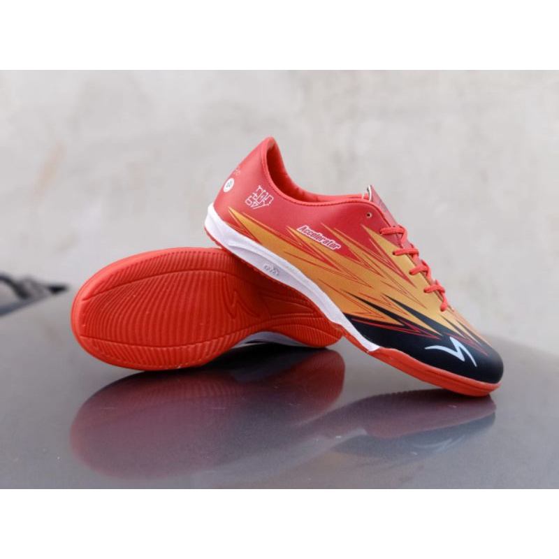 Sepatu futsal dewasa SPECS Accelerator terbaru