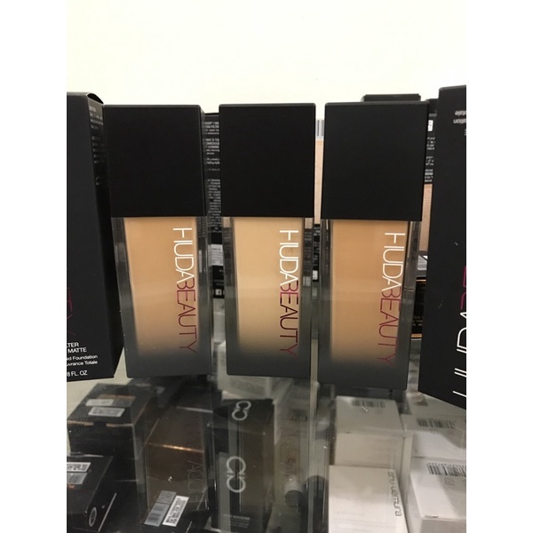 READY.. FOUNDATION HUDA BEAUTY ..DIJAMIN ORIGINAL 100%