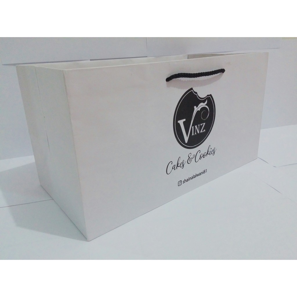 

PAPER BAG SABLON custom kertas kraft putih atau coklat ukuran 30x20x20 bertali kuat murah bagus OK