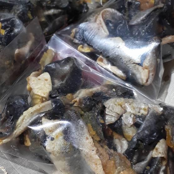

COD Kerupuk Kulit Ikan Salmon (Fish Skin) Mentah 100 gr 