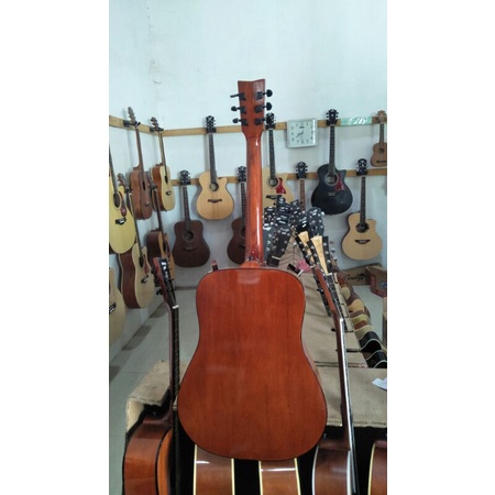 Gitar Yamaha Jumbo tipe F310 tipe gitar akustik