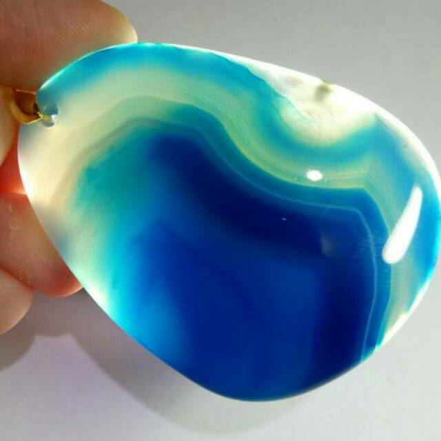 C061. 112Cts Liontin Batu Asli Alam Kecubung Agate Biru. Natural Carved Blue Africa NTE Pendant
