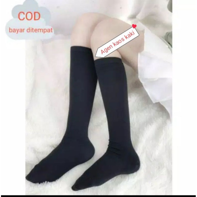 kaos kaki cewek hitam /putih / krem polos panjang selutut / kaos kaki Korea