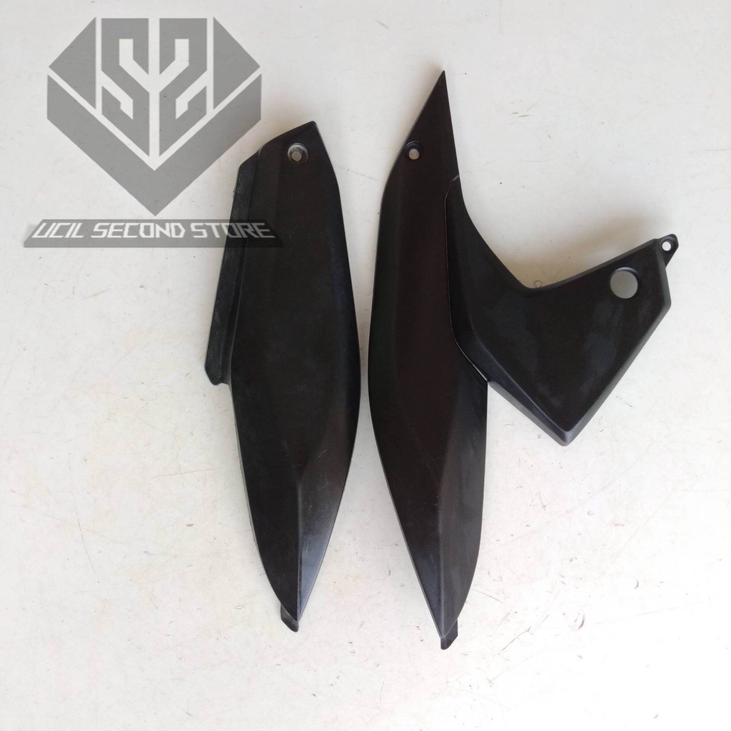 COVER TUTUP AKI REVO FIT FI INJEKSI SAMBUNGAN BODI TENGAH REVO FI INJEKSI SEKEN ORIGINAL