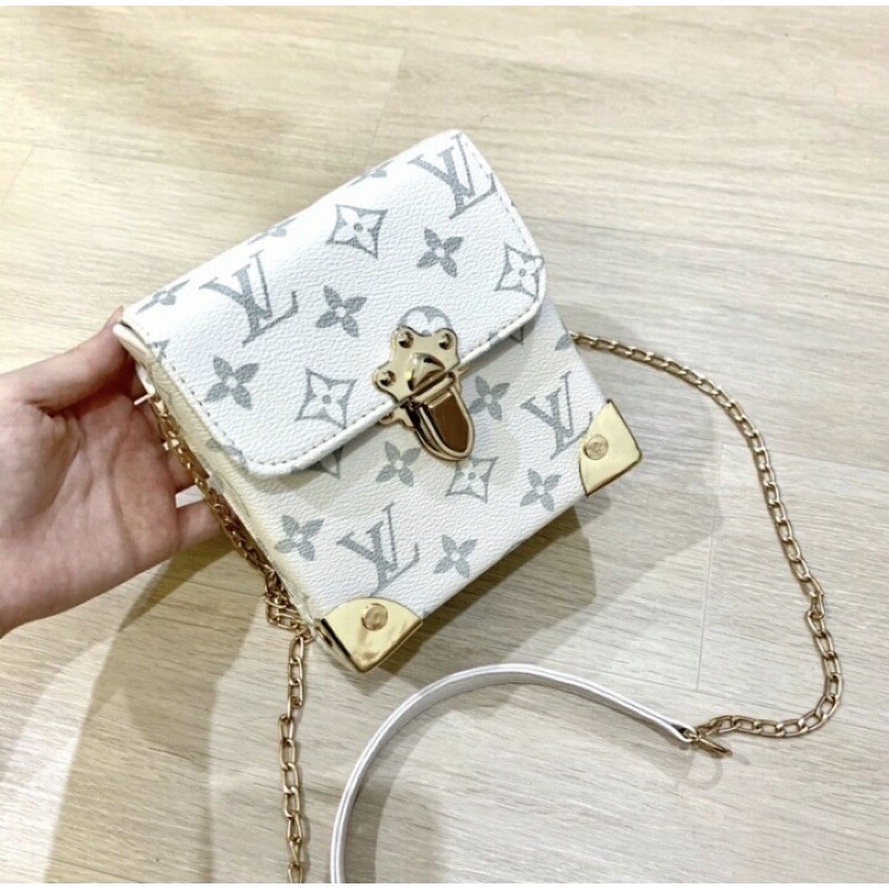 TAS LV KOTAK PUTIH MONO