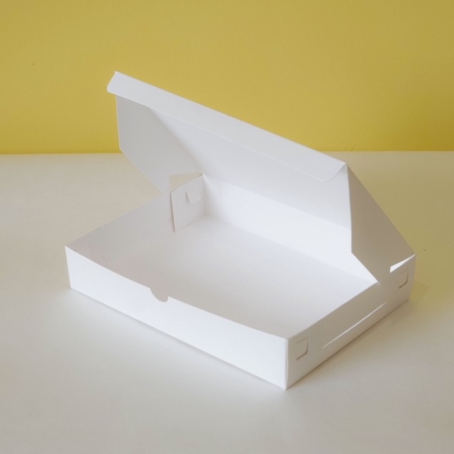 

Box Makanan / Box Ivory - Uk. 24 x 18 x 4.5 cm