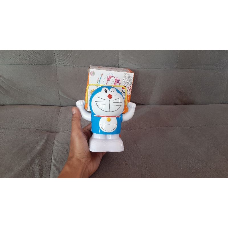 mainan robot boneka doraemon loncat guling lucu musik