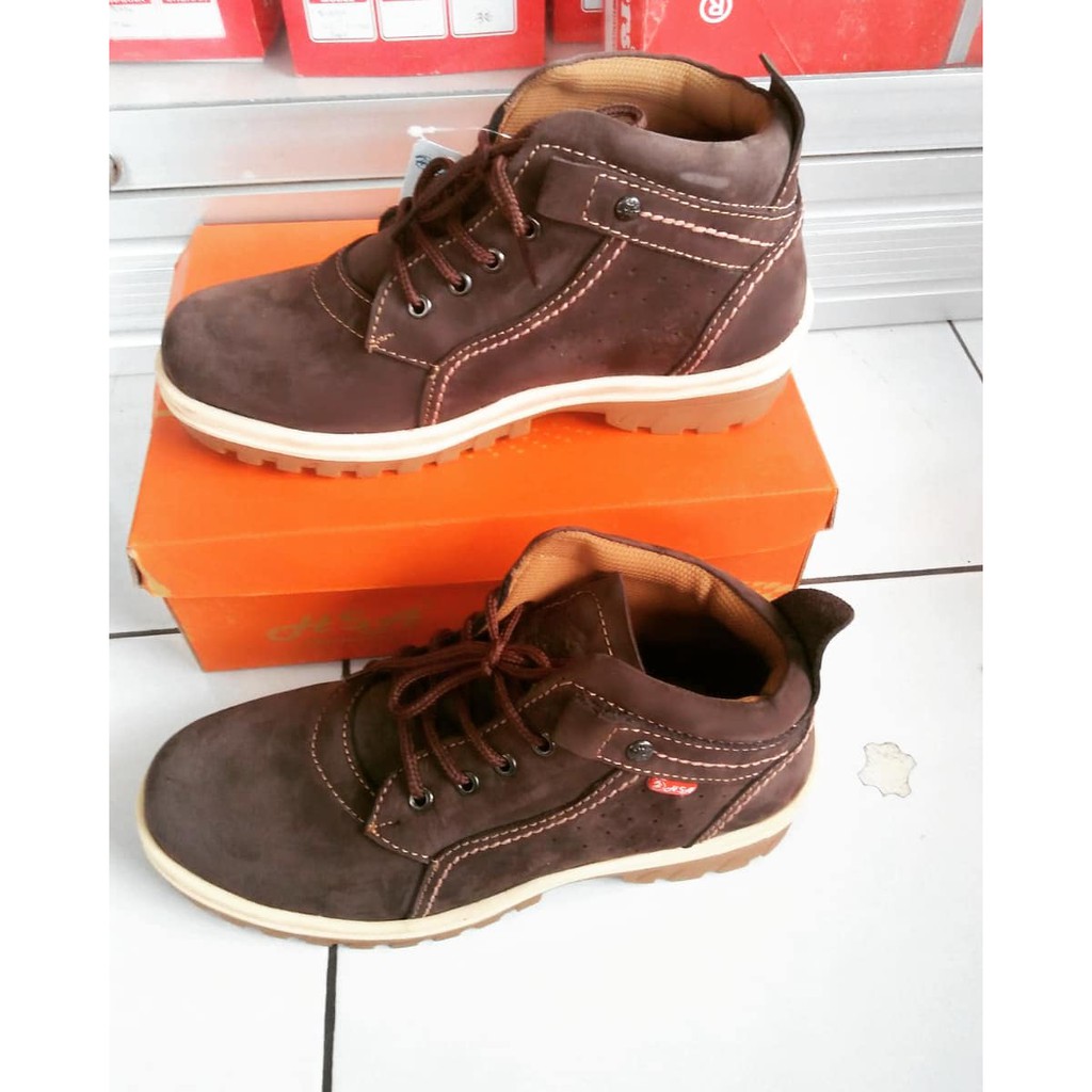 Sepatu Lokal Boyken 1
