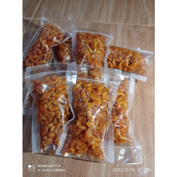 

makaroni bantet kriuk. makaroni pedas daun jeruk . makaroni gurih.