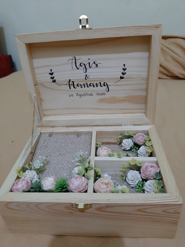 Tempat Perhiasan Cincin Mahar Kotak Perhiasan 3 Ruang
