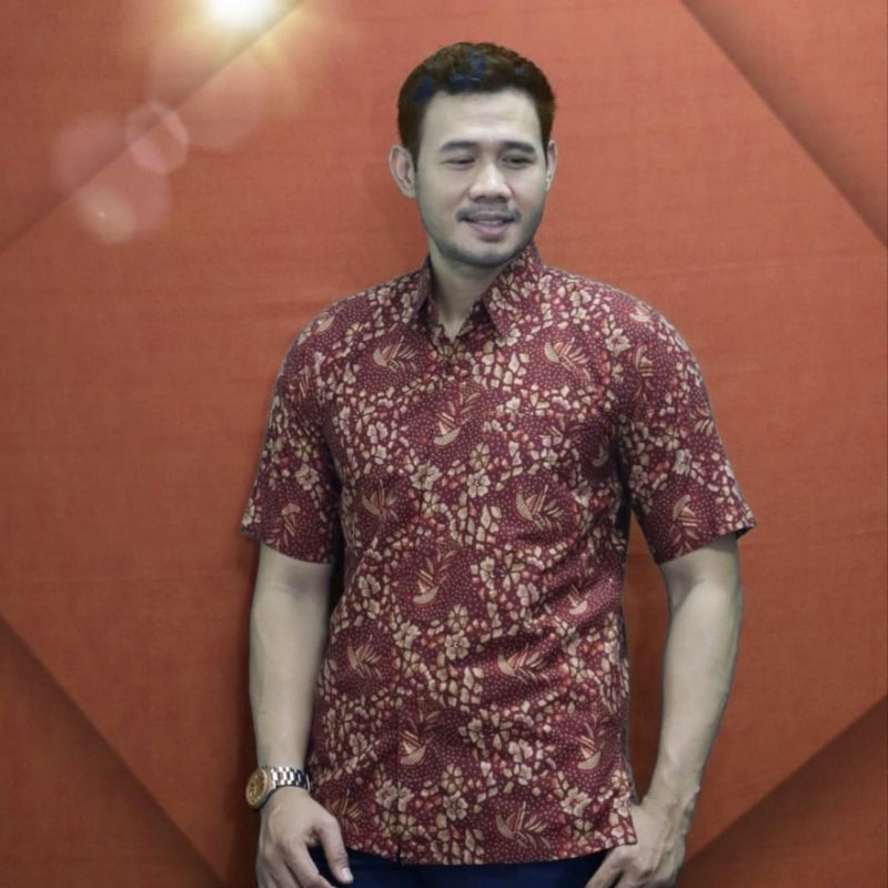 HEM BATIK PENDEK PRIA ELEGAN