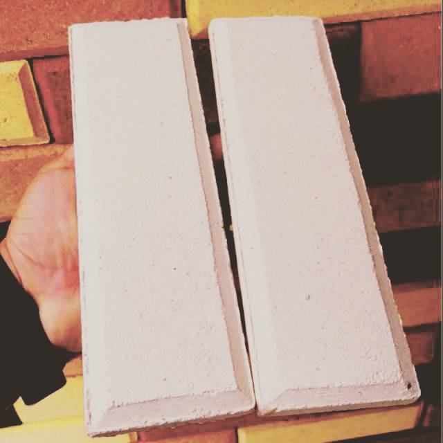 Bata Tempel Putih Bevel Super