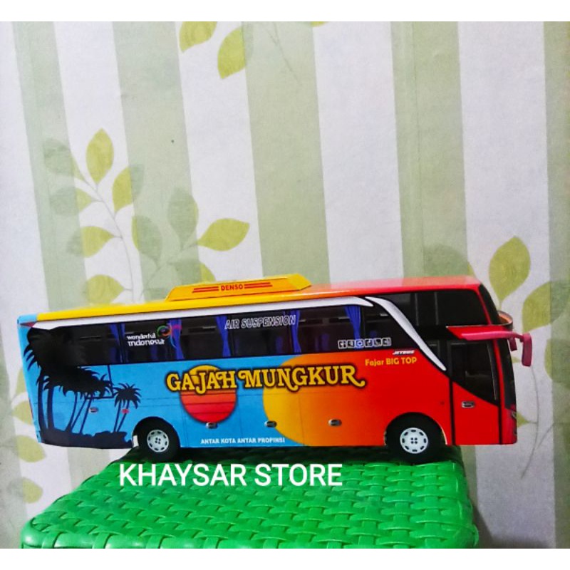 Miniatur Bus bis / mainan bus bis  gajah mungkur shd