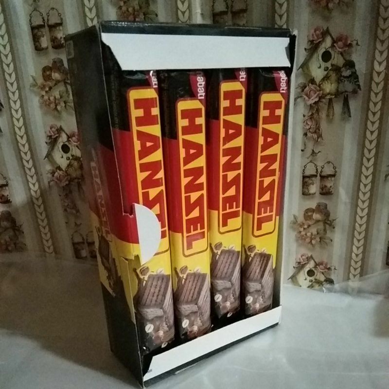 

Hanzel wafer krim salut cokelat paduan hazelnut berat bersih 336gr@28g