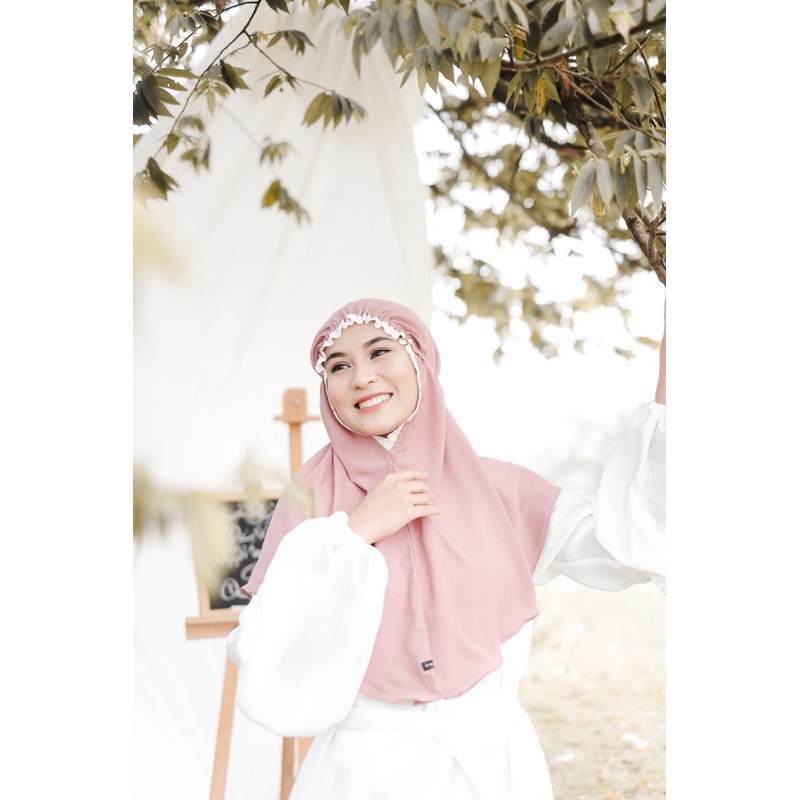 hijab.ootd (DIAMOND CREPE) BERGO ELYA ALYA TALI NON PET RENDA SERUT