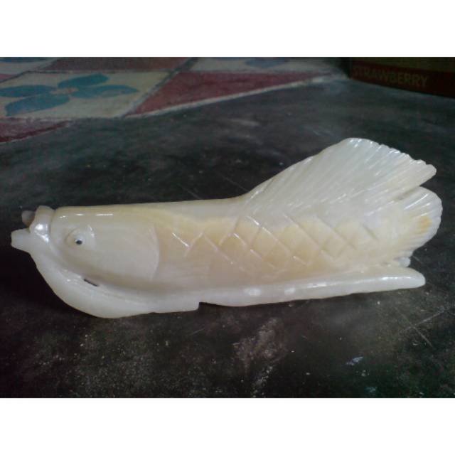 Patung ikan arwana onyx Tulungagung