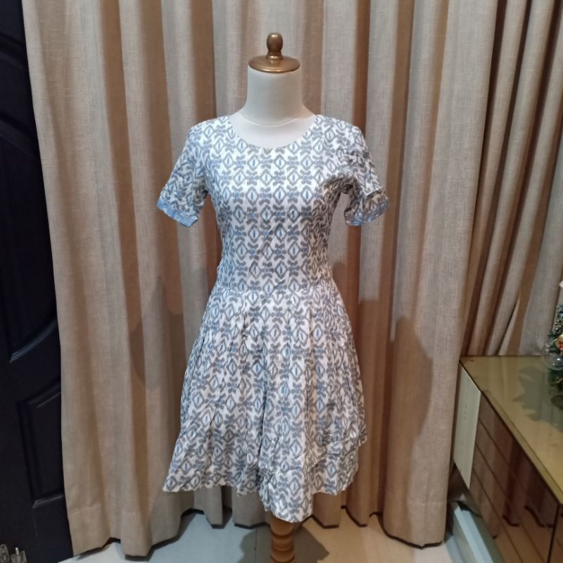 mini midi dress wanita lengan pendek putih motif batik a line mewah good quality