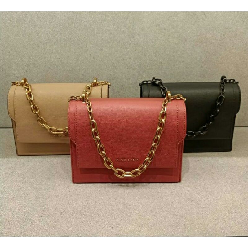 tas selempang Charles and Keith