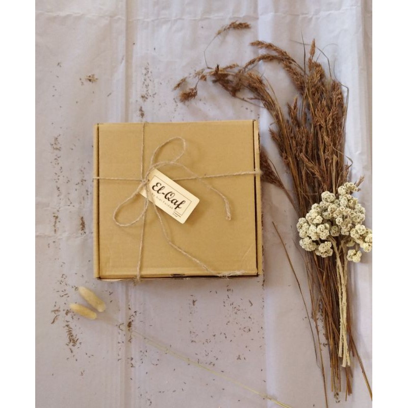 

Gift Box / kado ulang tahun / hampers lebaran / kado hijab by elqaf X felorist