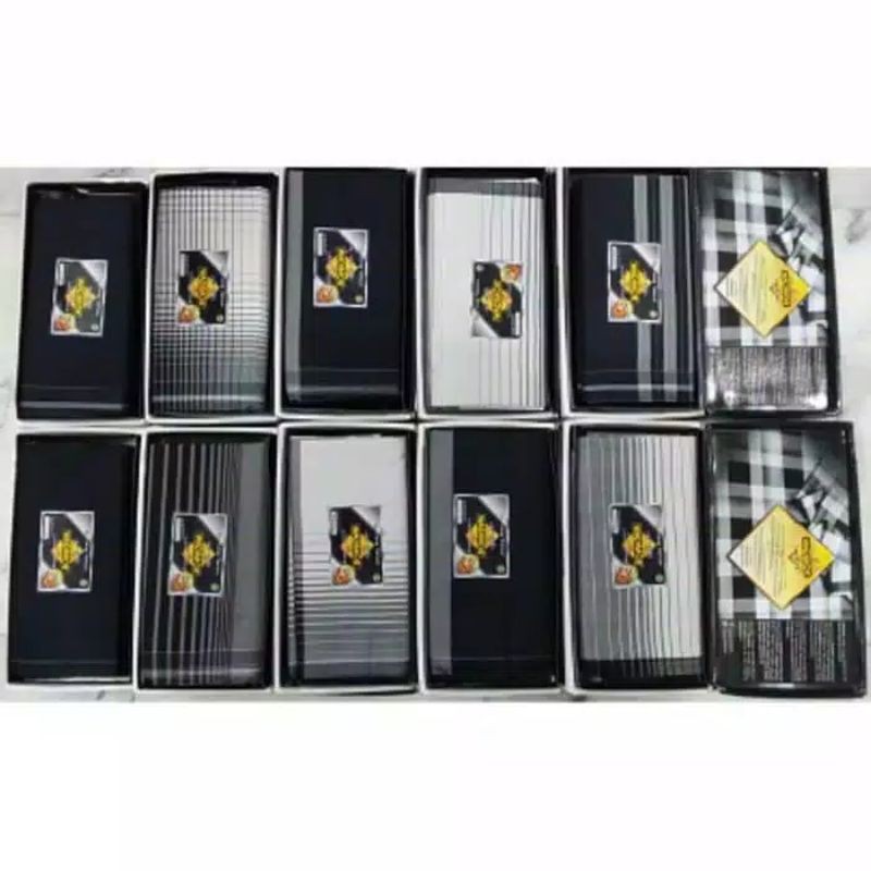 Sarung Wadimor motif hitam putih