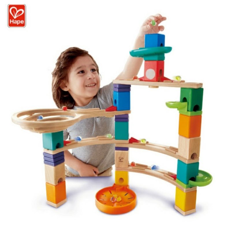 HAPE Cliffhanger Marble Run mainan montessori Kayu balapan kelereng gundu anak