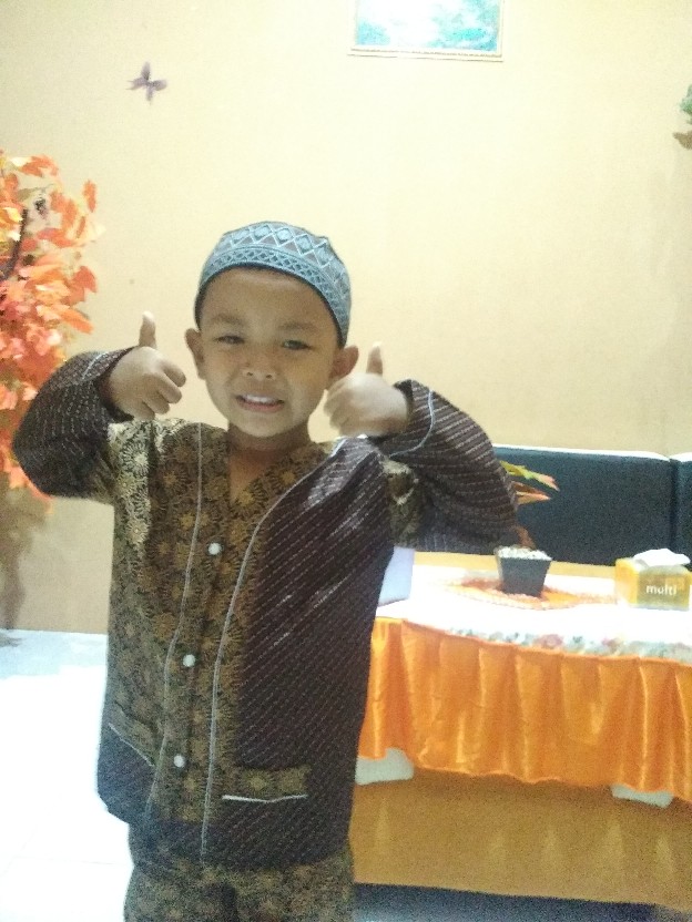 Bukrim Oxyklin Detergen Bubuk 800g + Piring Keramik