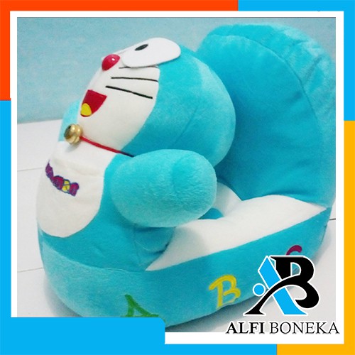 Boneka sofa odong-odong karakter Doraemon