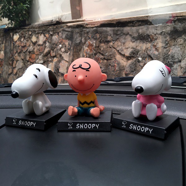 Boneka Figure Miniatur Pajangan Mobil Stand SNOOPY BELLE CHARLIE Goyang Kepala Shacking Head Toy