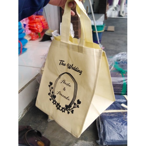 

Tas Spunbond Box P22xL22xT26 Jahit (Best Seller)