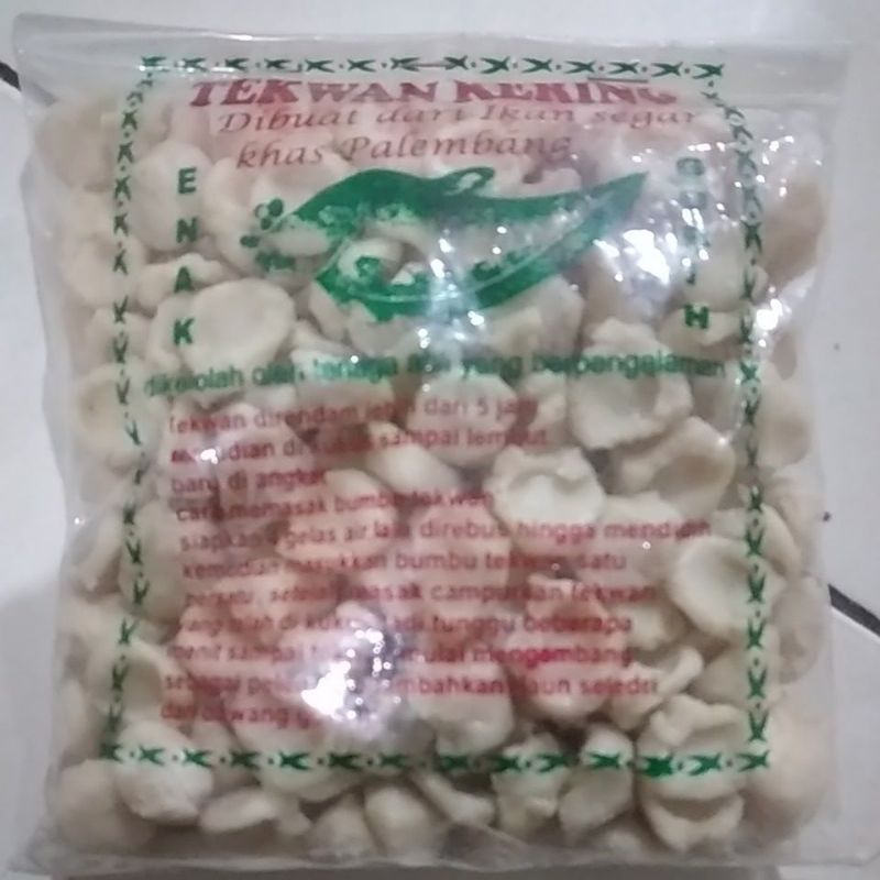 

tekwan kering ikan tengiri dibuat dari ikan segar khas kota palembang