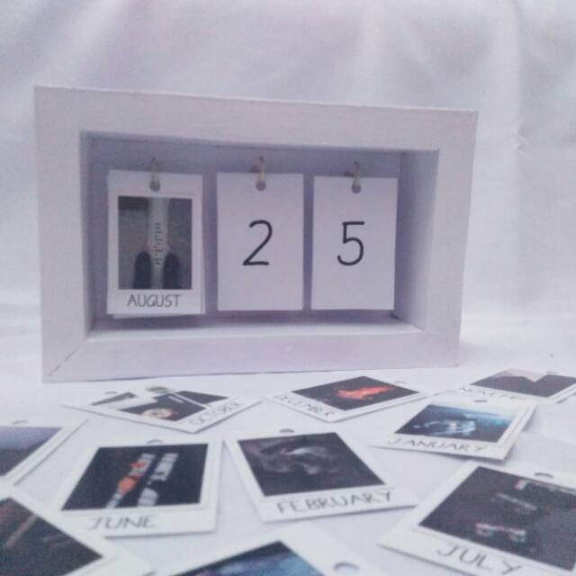 

KALENDER MEJA - Polaroid ver