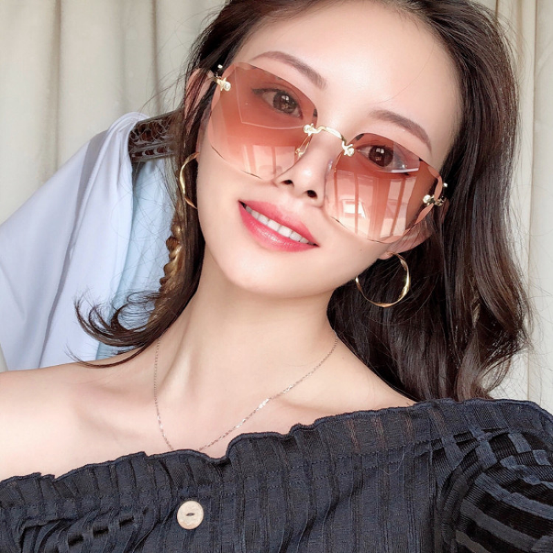 Kacamata Hitam Wanita Fashion Gaya Rimless Gradient Sunglasses