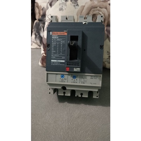 MCCB Tipe NS160N/NS200N/NS250N/NS400N-Merlin Gerin Compact