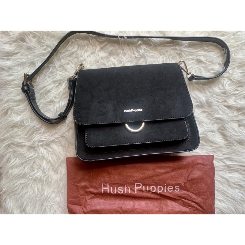 Preloved branded original tas selempang hush puppies beli di counter ada defect di gambar terakhir (