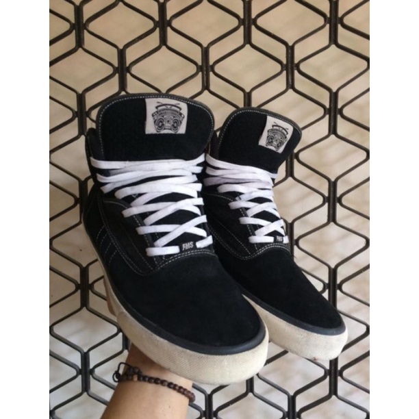 FAMOUS Stars & Straps By TRAVIS BARKER Sneakers Original Branded