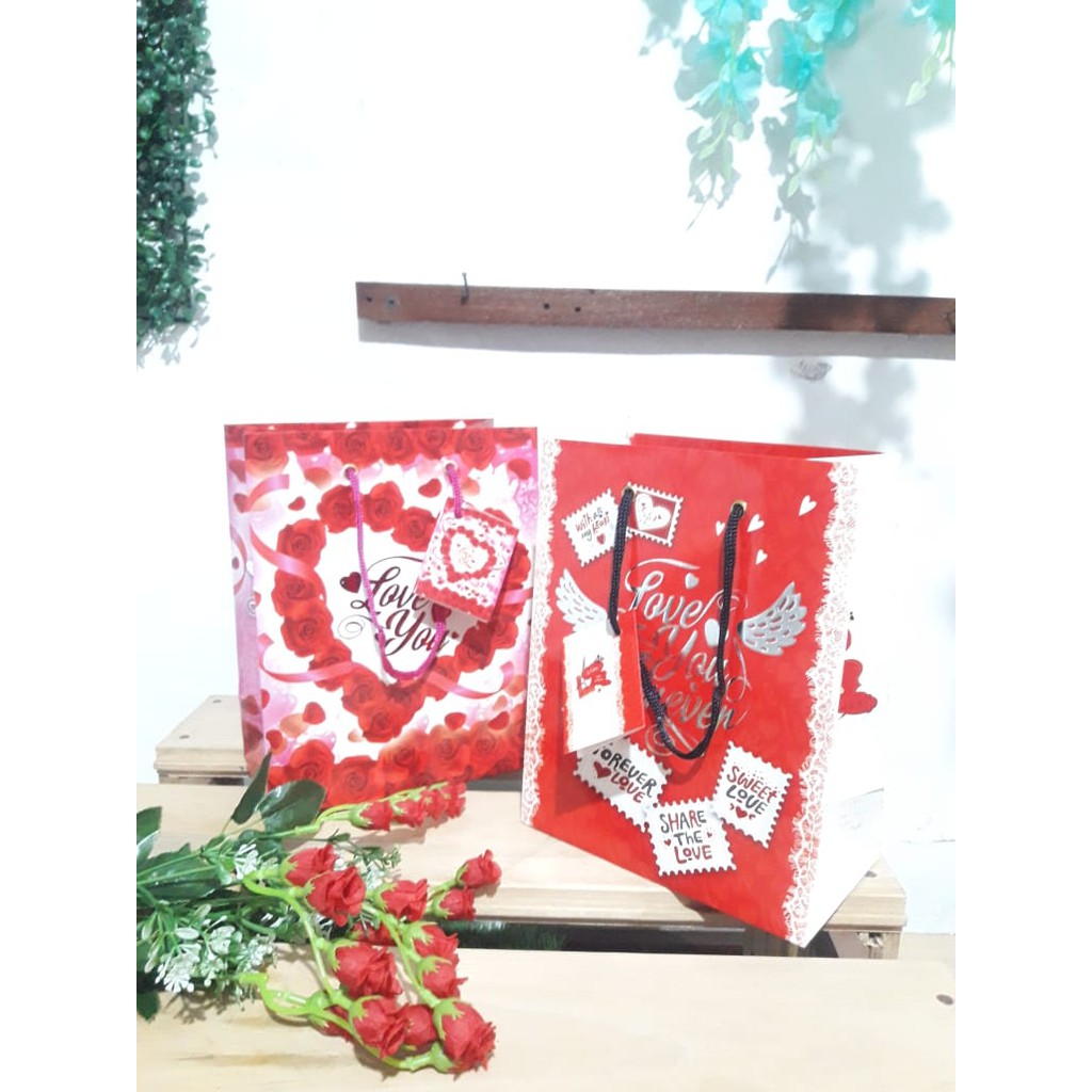 

Paperbag Motif Glossy Love Ukuran Kecil